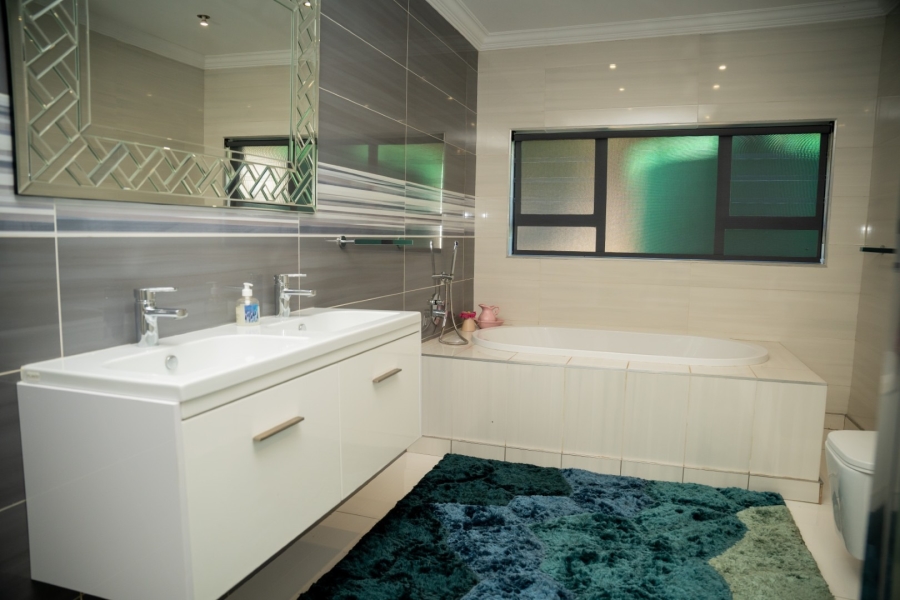 6 Bedroom Property for Sale in Wilkoppies North West